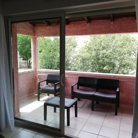 Superbe appartement de 90m2 à Uzes super équipé avec Garage et grand parking privatif Exterior foto