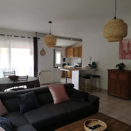 Superbe appartement de 90m2 à Uzes super équipé avec Garage et grand parking privatif Exterior foto