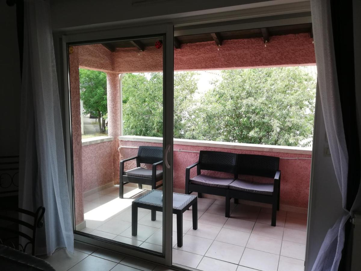 Superbe appartement de 90m2 à Uzes super équipé avec Garage et grand parking privatif Exterior foto
